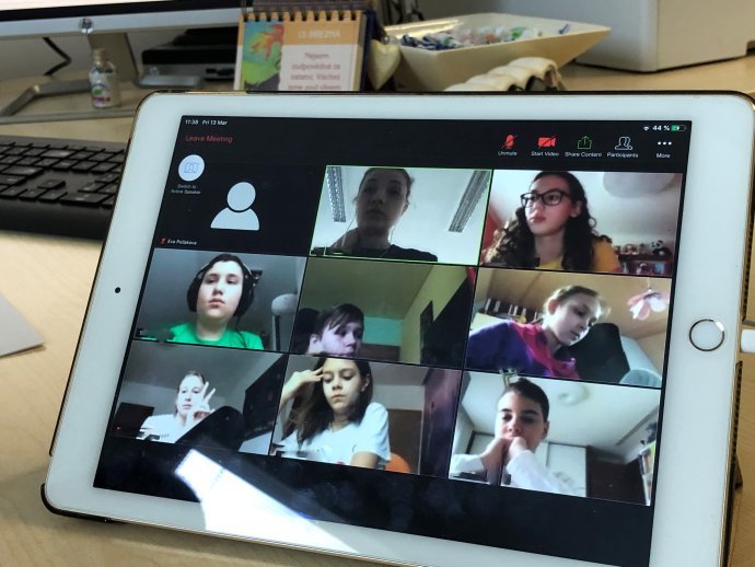 Virtuálne vyučovanie na súkromnej základnej škole BESST v Trnave. Foto - BESST