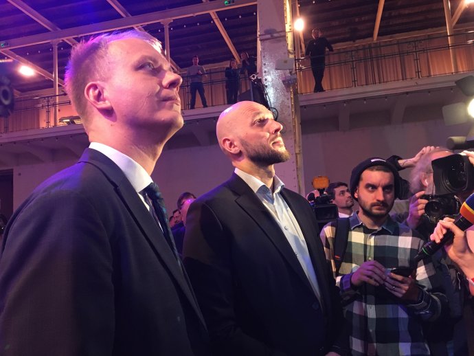 Miroslav Beblavý a Michal Truban počas volebnej noci. Foto N – Andrej Bán
