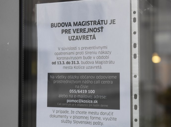 Na snímke zatvorený Magistrát mesta Koíc kvôli koronavírusu 13. marca 2020. FOTO TASR - Frantiek Iván