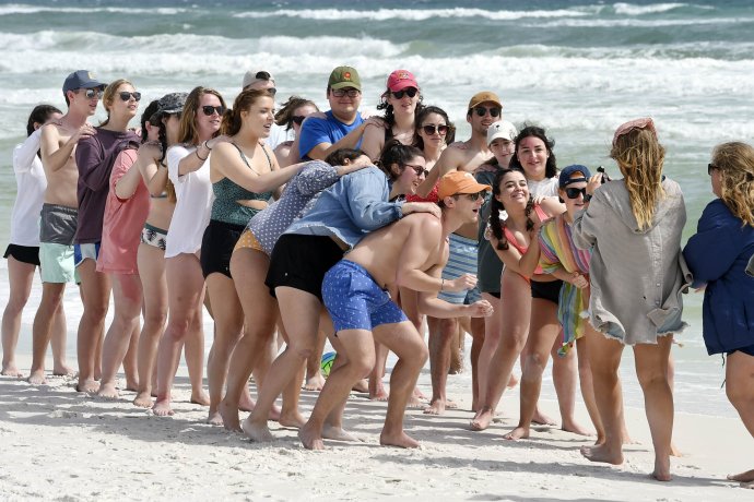 Študenti na jarných prázdninách na Floride. Foto: TASR/AP