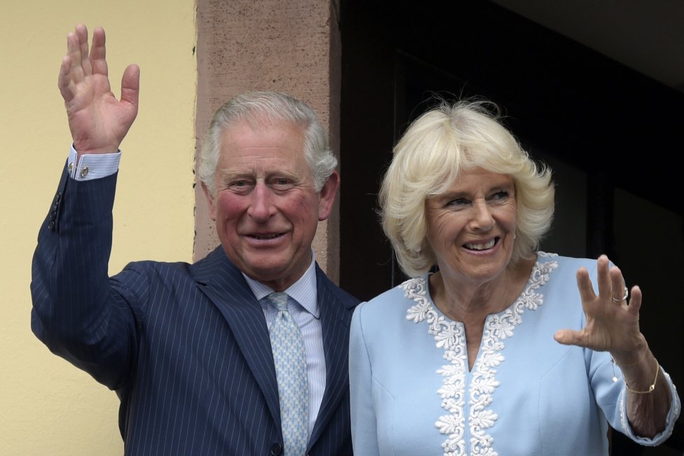 Nový kráľ Karol III. a jeho manželka Camilla. Foto - TASR/AP