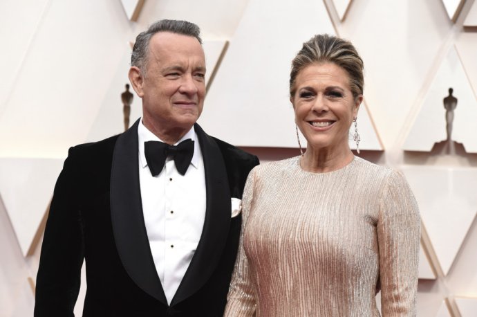 Herci a manželia Tom Hanks a Rita Wilsonová sa nakazili v Austrálii, ale sú v dobrom stave. Foto - TASR/AP