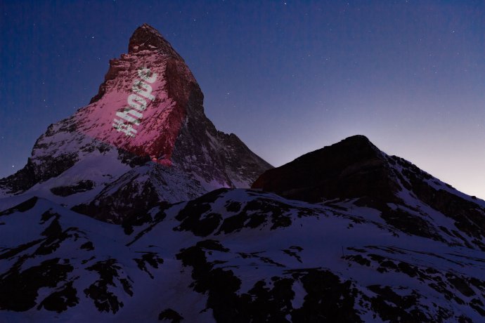 Osvetlený Matterhorn © Light Art by Gerry Hofstetter / Foto Michael Kessler