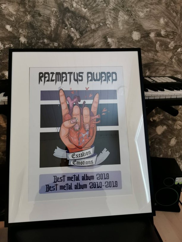 Cena dorazila k víťazom, gratulujem :) \m/ Exkluzívne foto od kapely :)