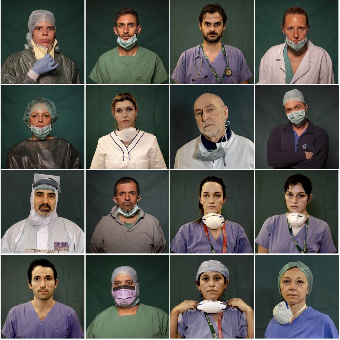 Talianski lekári a zdravotné sestry. V krajine majú 2. apríla ráno viac ako 110-tisíc potvrdených prípadov COVID-19 a viac ako 13-tisíc úmrtí. Foto – TASR/AP