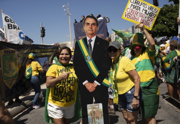 Brazílsky prezident Bolsonaro vyzýval ľudí k návratu do práce. Foto - TASR/AP