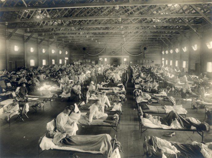 Americká vojenská nemocnica počas epidémie španielskej chrípky. Foto Wikipedia - Otis Historical Archives, National Museum of Health and Medicine