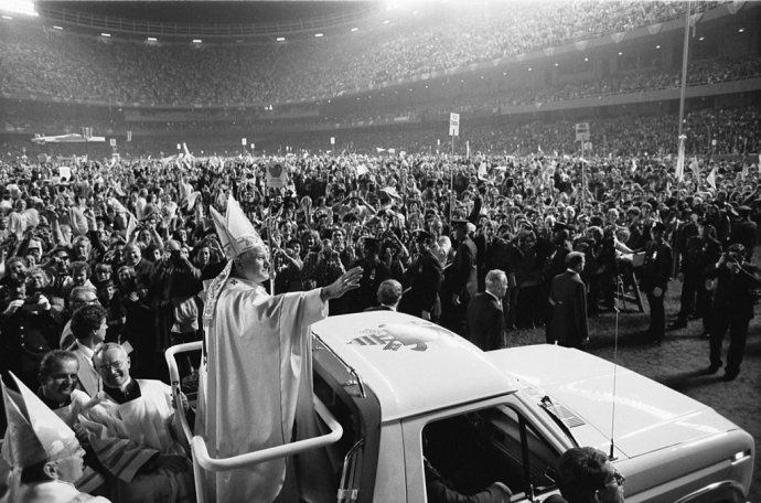 Ján Pavol II. rok po zvolení na návšteve New Yorku - Foto Wikimedia, Thomas J. Halloran, U.S. News & World Report magazine