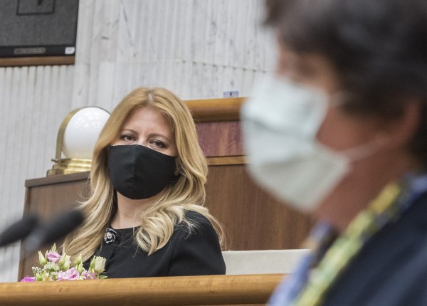 Ombudsmanku poslanci roky ignorovali, teraz ich v&nbsp;laviciach udržala prezidentka. Pozornosť využili kotlebovci