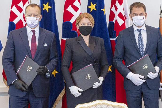 Slávnostné podpísanie Deklarácie o zahraničnopolitickom smerovaní Slovenskej republiky. Foto - TASR