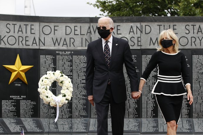 Joe Biden s manželkou Jill. Foto - TASR/AP