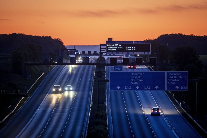 Diaľnica pri Frankfurte. Ilustračné foto - TASR / AP