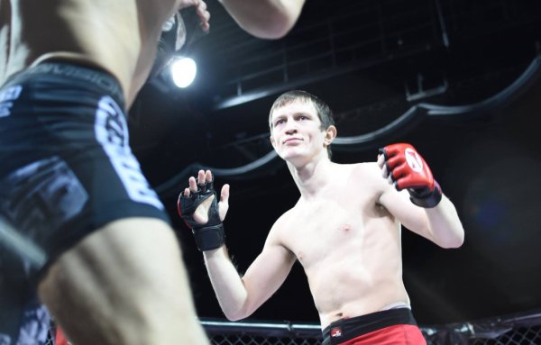 Porazil a&nbsp;rozplakal 19-ročného Conora McGregora: Sebavedomie iba predstieral