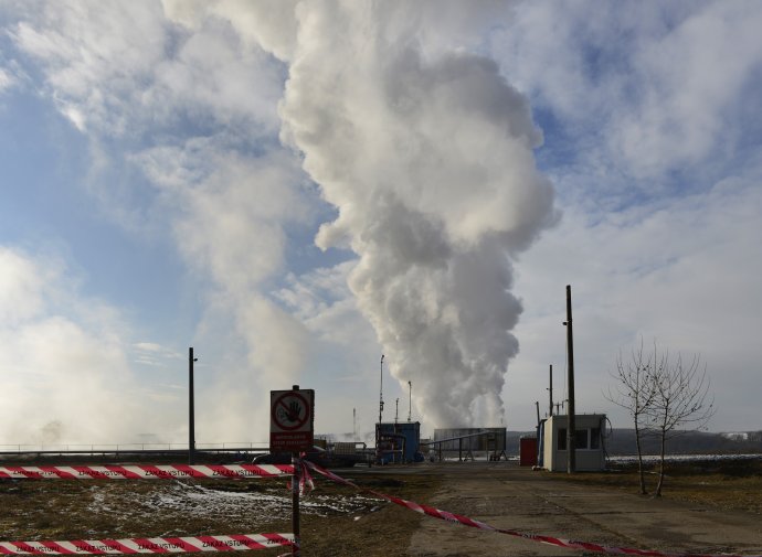 Para stúpajúca z nevyužívaných geotermálnych vrtov v Ďurkove pri Košiciach. Foto – TASR