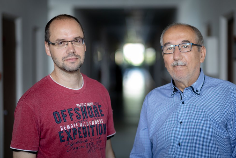 Klimatológovia zo SHMÚ Jozef Pecho (vľavo) a Pavol Faško. Foto N – Tomáš Benedikovič