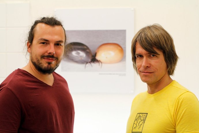 Parazitológovia Jan Perner a Radek Šíma. Foto – Biologické centrum AV ČR/Daniela Procházková