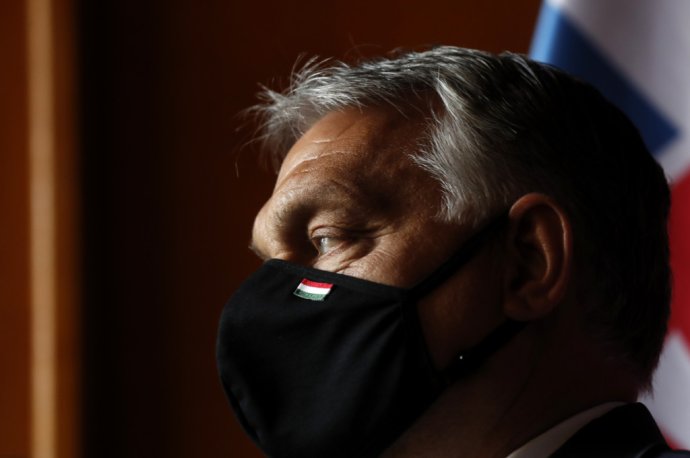 Premiér Viktor Orbán zdôrazňuje, že koronavírus ohrozuje Maďarsko zvonka. Foto - TASR/AP