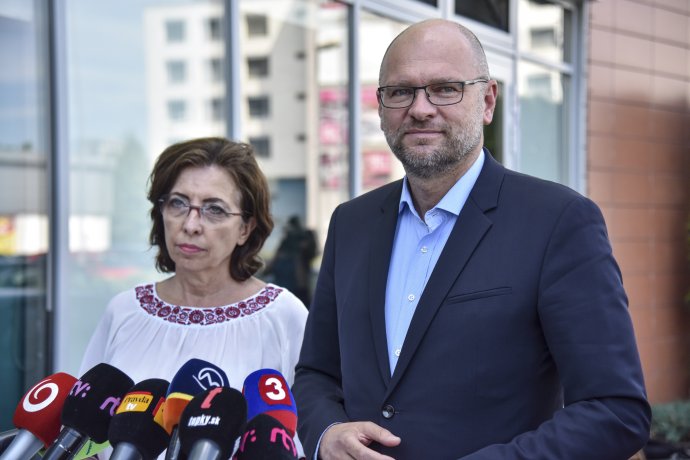 Predsedníčka poslaneckého klubu SaS Anna Zemanová a šéf strany Richard Sulík. Foto - TASR
