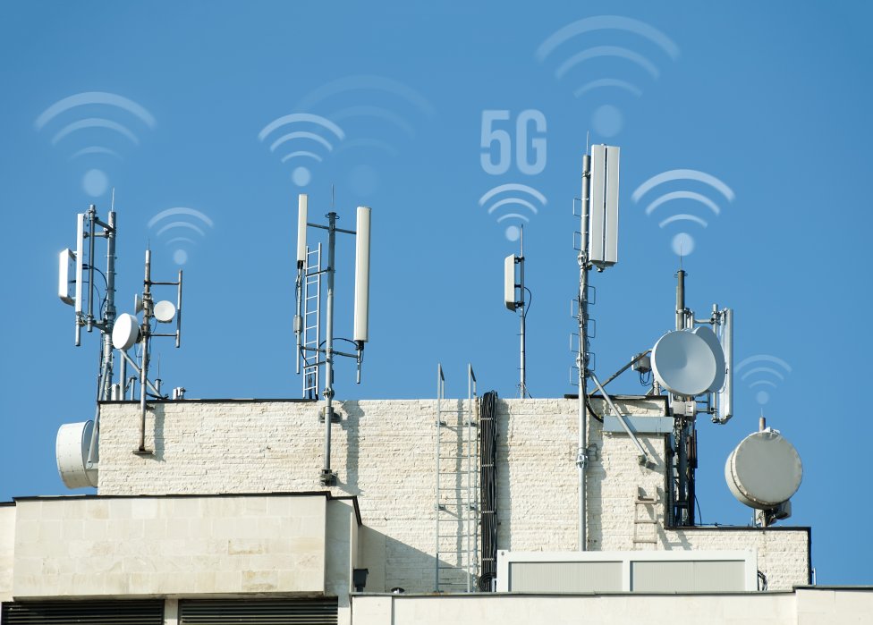 Väčšie zavedenie 5G sietí sa na Slovensku chystá budúci rok, skúšobnú prevádzku dosiaľ spustil operátor 4ka v Banskej Bystrici. Ilustračné foto – Adobe Stock