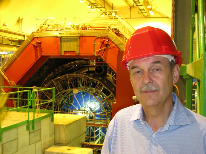 Branislav Sitár v CERN-e pri experimente ALICE. Zdroj – archív B. S.