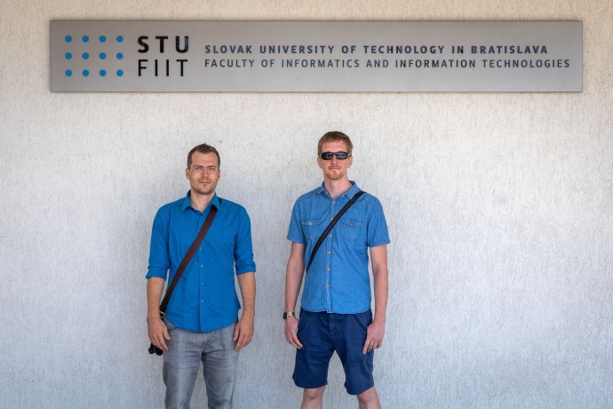 Marián Šimko (vľavo) a Peter Pištek sa tesne po 30ke stali prodekanmi FIIT, na fakulte pôsobili od svojich štúdií. Koncom júna im dekan Kotuliak nepredĺžil úväzky. Foto N - Tomáš Benedikovič