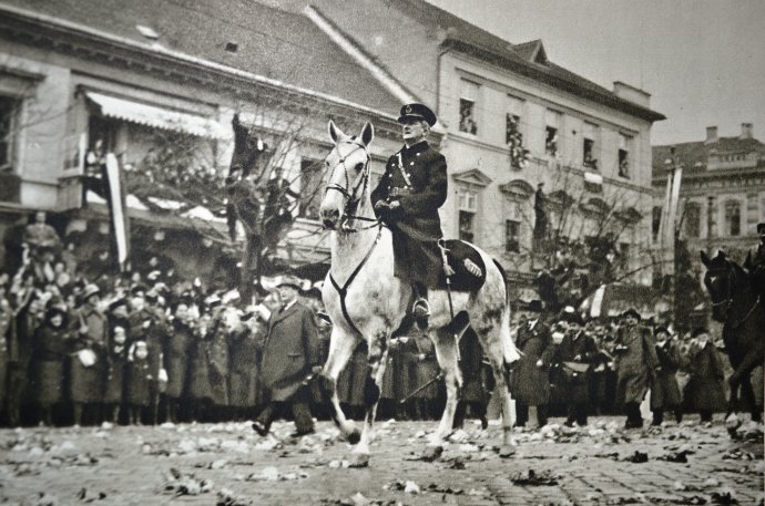 Horthy kassai bevonulása 1938. november 11-én. Fotó - Ladislav Luppa /Wikimedia