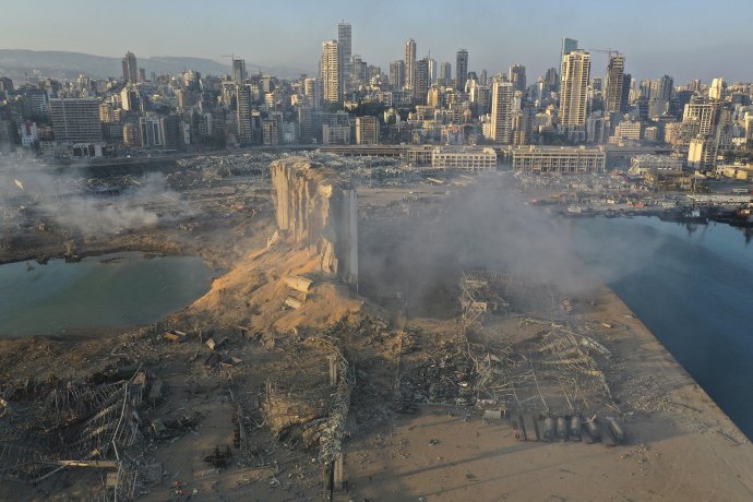 Bejrút po výbuchu. Foto - TASR/AP