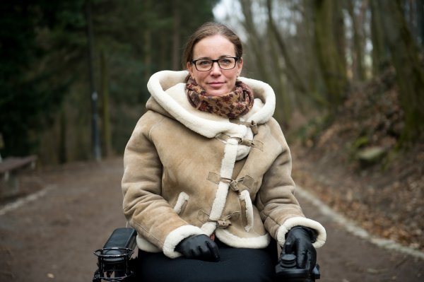 Ako sa cestuje imobilnej žene v&nbsp;slovenských vlakoch: Vysadili ma na tretej koľaji a&nbsp;povedali, že nevedia nájsť kľúče od výťahu