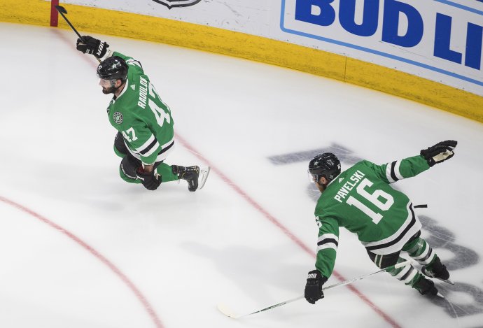 Alexandr Radulov oslavuje gól v predĺžení. Foto - TASR/AP