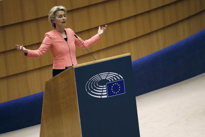 Predsedníčka Európskej komisie Ursula von der Leyenová reční na pôde Európskeho parlamentu so svojím prvým prejavom o stave EÚ v Bruseli 16. septembra 2020. Foto - TASR/AP