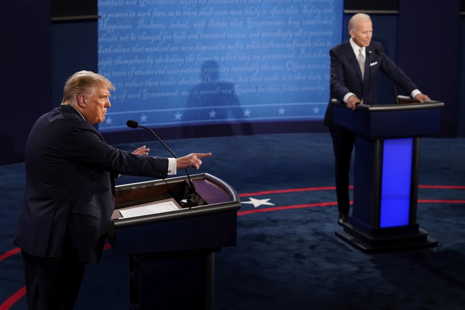 Donald Trump a Joe Biden počas televíznej diskusie. Foto - TASR/AP