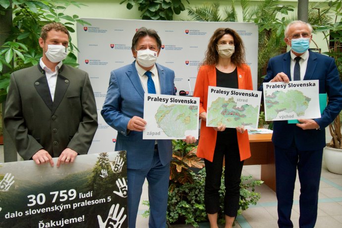 Ministri Budaj a Mičovský zabojovali aj za lepšiu ochranu pralesov. Foto - Soňa Mäkká