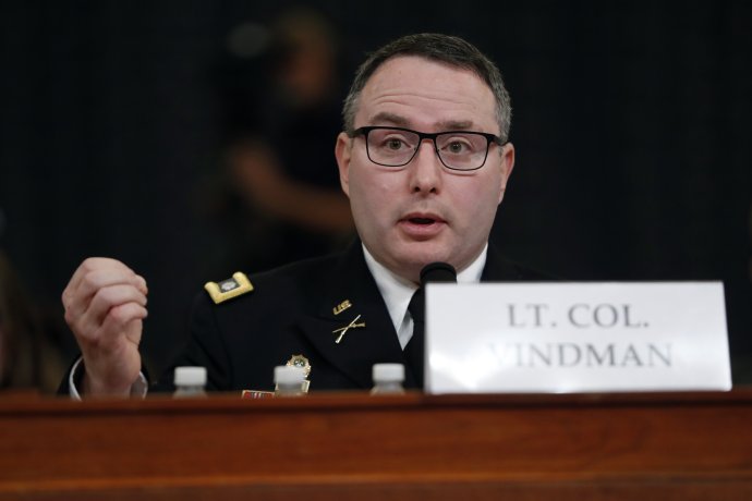 Dôstojník ozbrojených síl USA a expert na Ukrajinu Alexander Vindman počas vypočúvania pred výborom Snemovne reprezentantov kongresu USA pre spravodajské služby v novembri. Foto - TASR/AP