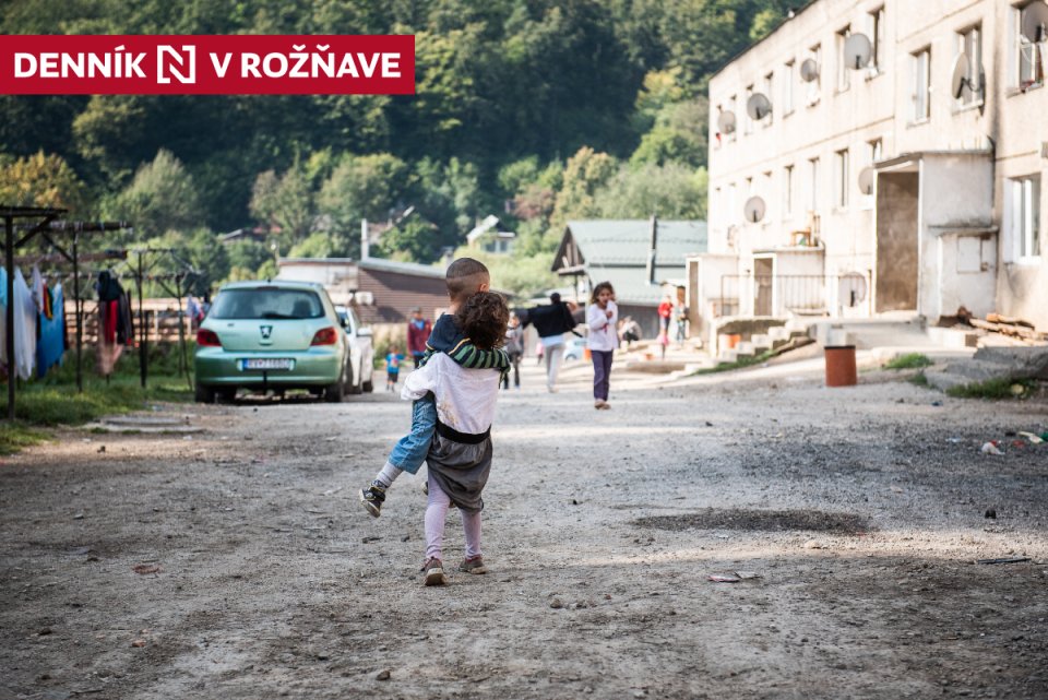 Miestni Rómovia z osady mali v oficiálnych dokumentoch adresu "cigánska osada". Dnes bývajú na ulici Dedičná. Foto N - Tomáš Hrivňák