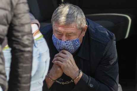 Dušan Kováčik v momente, keď ho v októbri 2020 zadržali. Foto – TASR
