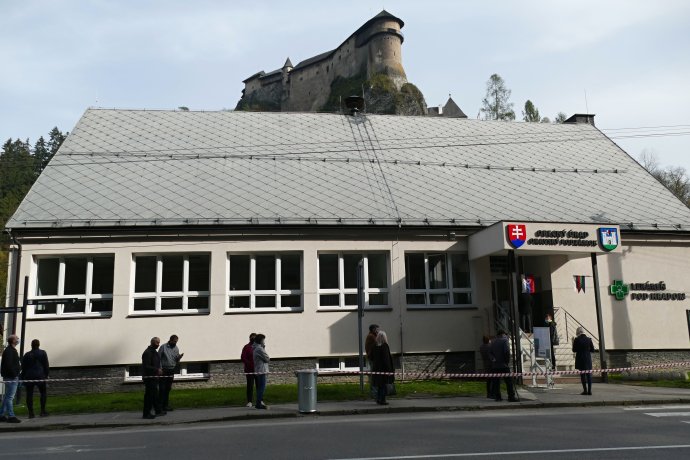 Na slovenskej Orave, ktorá patrí k najhorším regiónom, sa minulý týždeň uskutočnilo plošné testovanie. Foto - tasr
