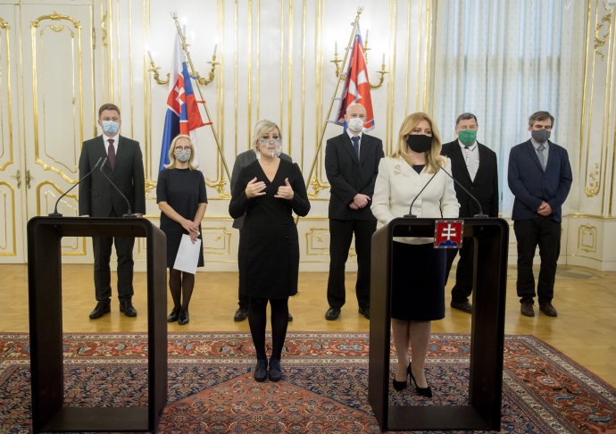 Prezidentka Zuzana Čaputová so zástupcami slovenských vedcov. Foto - TASR