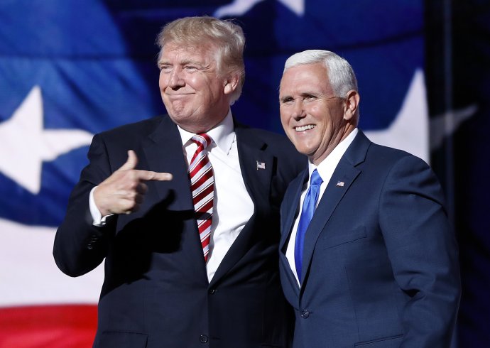 Trump a Pence na republikánskom zjazde v roku 2016, kde obaja prijali nomináciu strany. Foto - TASR/AP