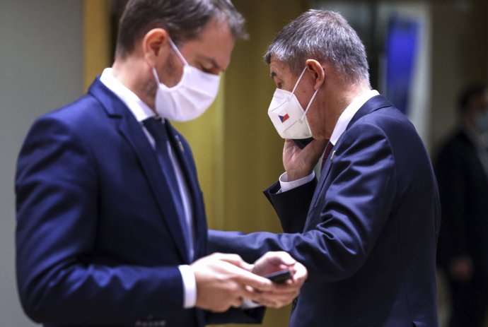 Igor Matovič a Andrej Babiš na októbrovom samite EÚ. Foto - TASR/AP