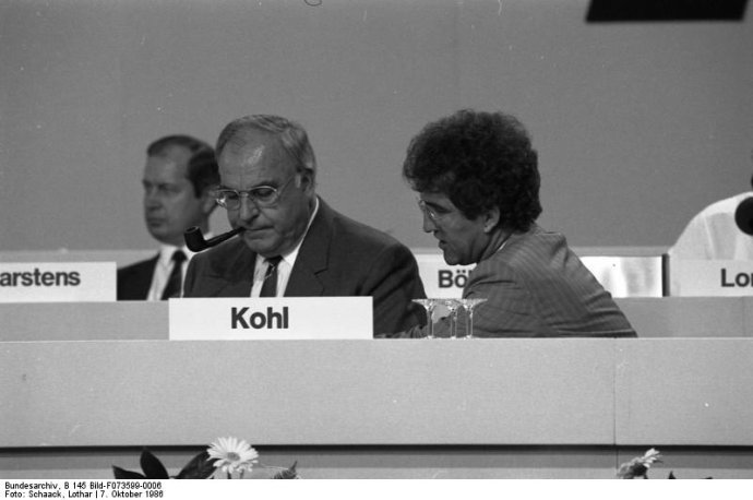 Horst Teltschik (vpravo) s kancelárom Helmutom Kohlom. Foto - Wikimedia Commons/Bundesarchiv