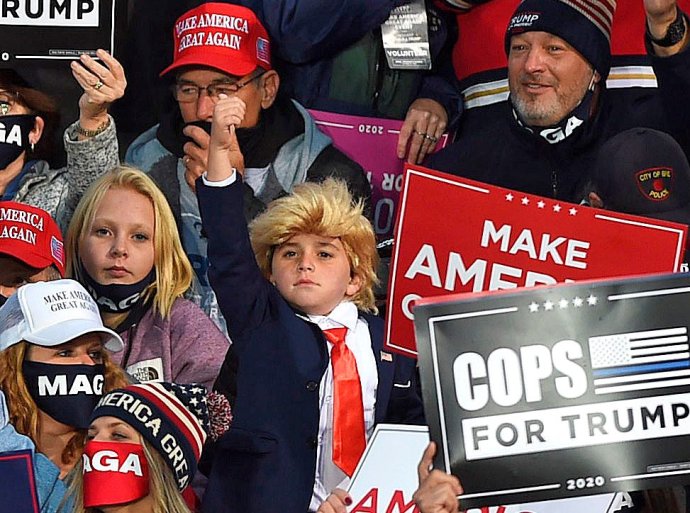 Sedemročný podporovateľ Donalda Trumpa v Johnstowne v Pensylvánii. Foto - TASR/AP