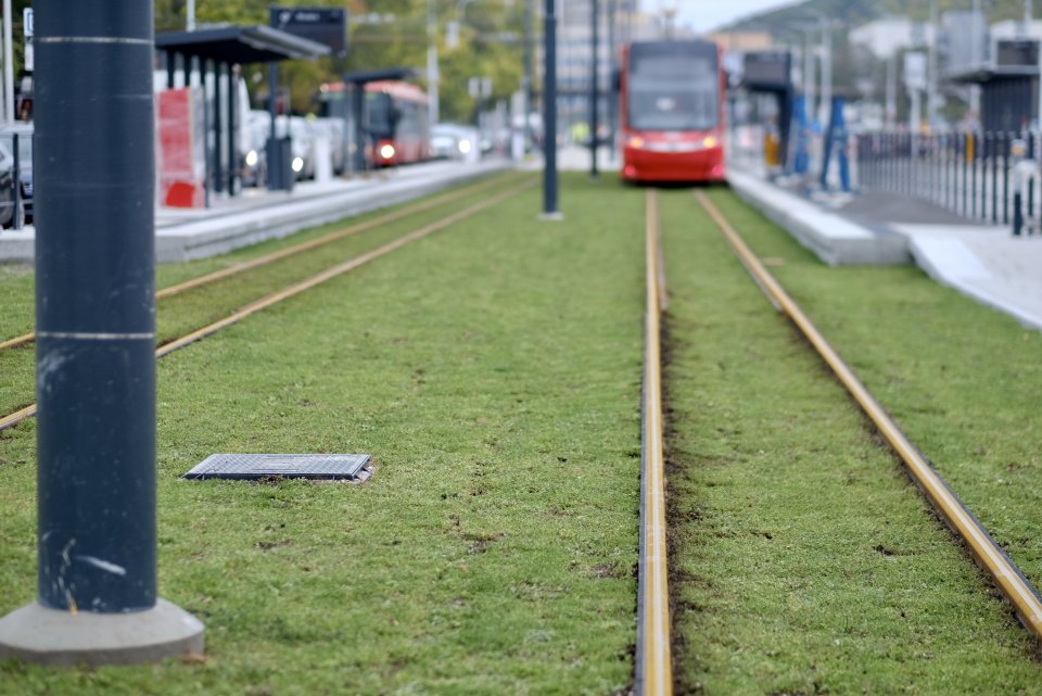 Zrekonštruovaná električková trať do Dúbravky. Foto - magistrát hl. mesta