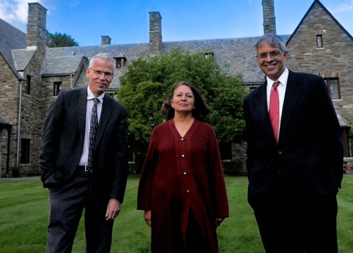 Epidemiológovia Martin Kulldorff (vľavo), Sunetra Guptaová a Jay Bhattacharya majú na odpoveď na pandémiu iný názor. Foto - gbdeclaration.org