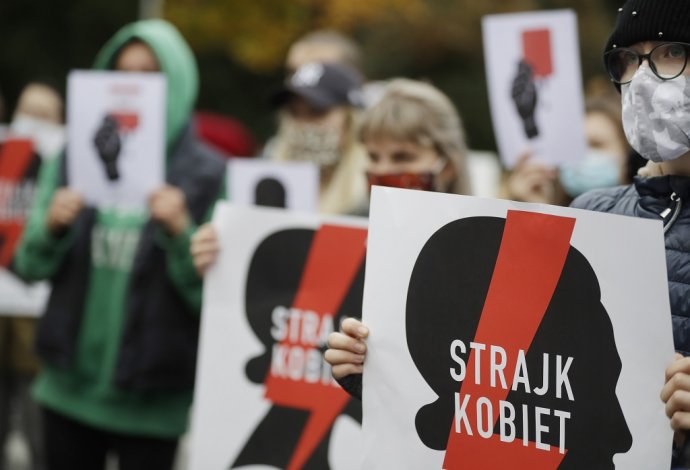 Poliaci protestujú proti novému zákonu, ktorý zakazuje interrupcie, ak je plod geneticky poškodený. Ilustračné foto - TASR/AP
