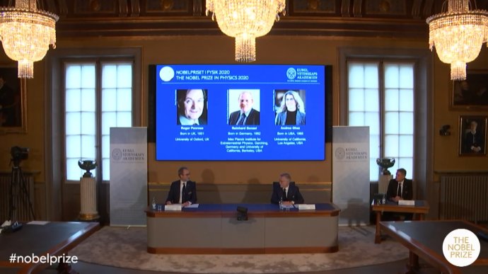 Laureátov dnes oznámila švédska Kráľovská akadémia vied v Štokholme. Zdroj – Nobel Prize/YouTube