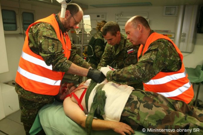 Poľná nemocnica armády je moderne vybavená, avšak je určená primárne na vojnové zranenia. Foto - MOSR