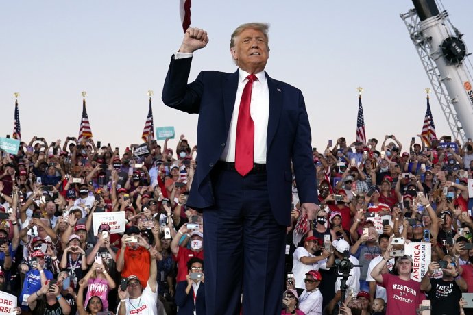 Donald Trump počas mítingu v Sanforde na Floride. Foto - TASR/AP
