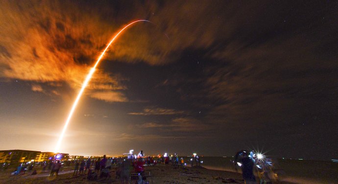 Štart kozmickej lode Dragon 2 na ISS. Foto – TASR/AP