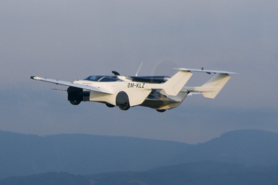 Pokusný let vozidla AirCar pri Nitre. AeroMobil zatiaľ fotku nového vozidla nezverejnil. Foto - Klein Vision