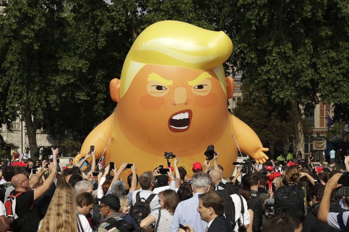Takto vítali Trumpa v Británii v roku 2018. Foto - TASR/AP